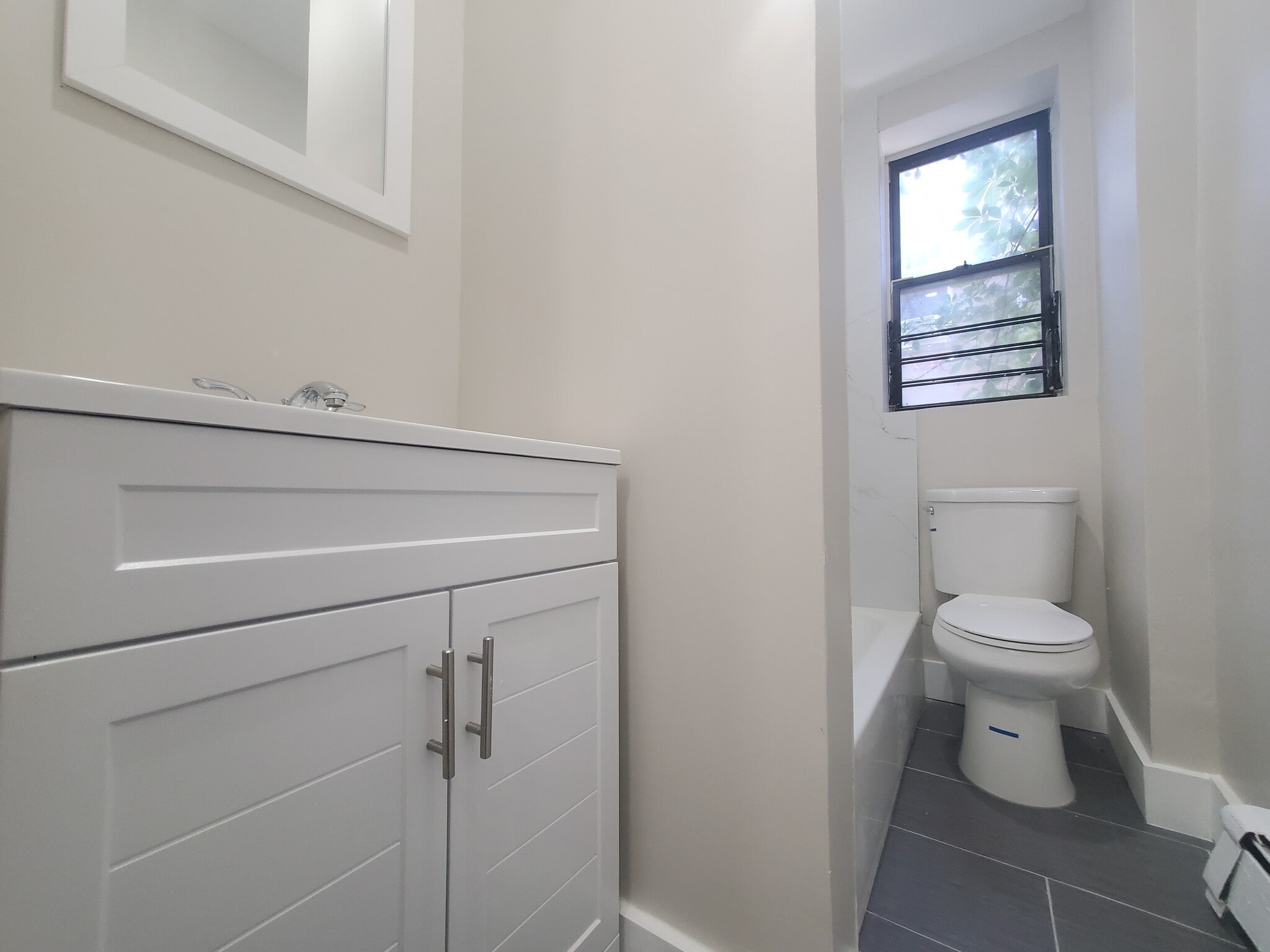 Unit 5 - 110 Warner Ave