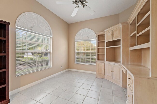 Building Photo - 8120 SE Paurotis Ln