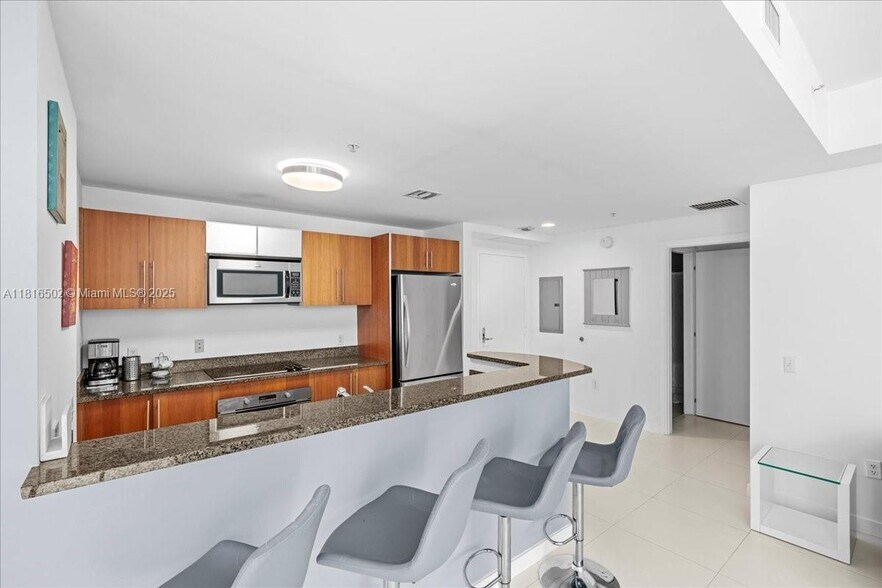 Building Photo - 300 S Biscayne Blvd
