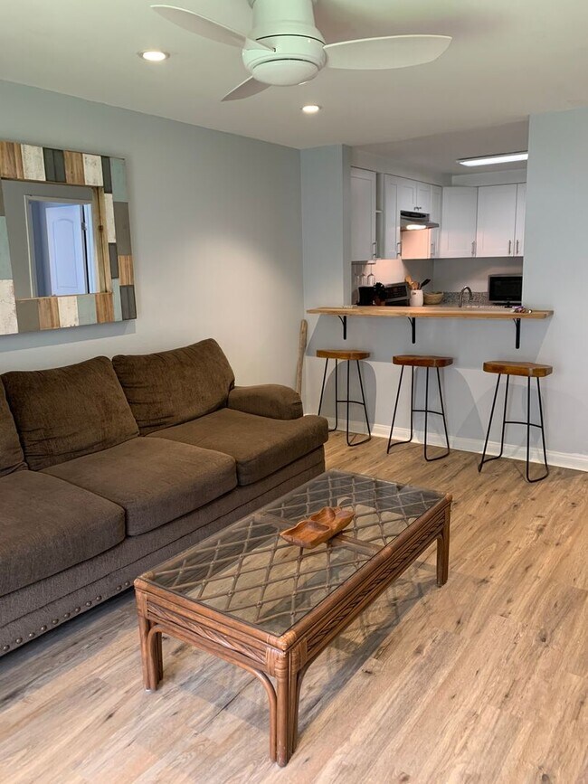 Building Photo - Gorgeous clean and modern furnished 2/2 lowest level Kihei Shores Unit!