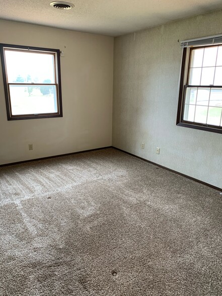 Building Photo - 1235 Thiher Dr