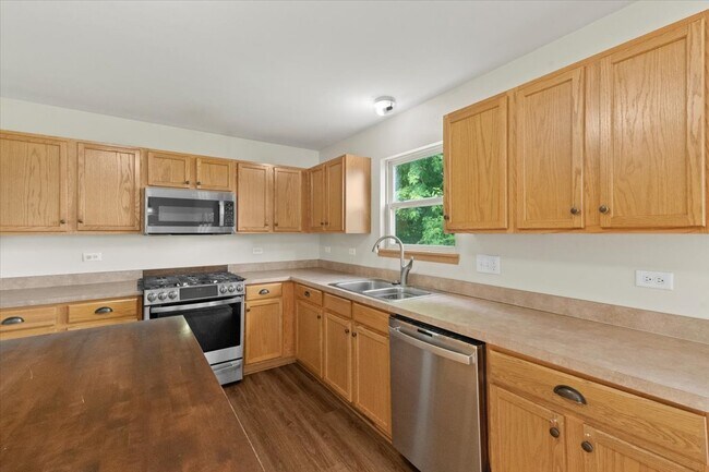 Building Photo - 966 Forest View Way