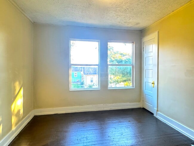 Building Photo - 2723 Elliott Ave