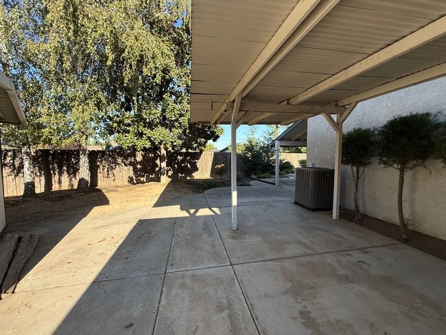 Building Photo - 4-bedroom plus a loft on a court in Escalon!