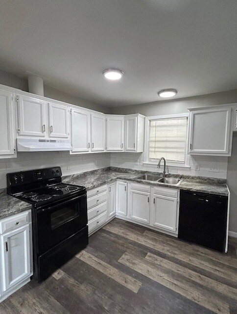 Building Photo - 540 Camellia Rd