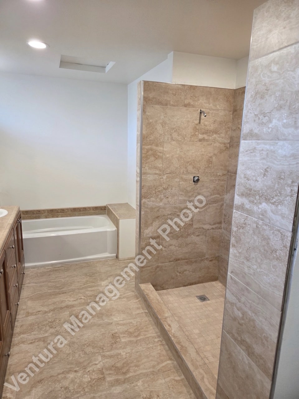Building Photo - 2333 Lawnview Ct
