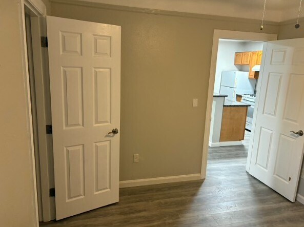 Building Photo - 342 W 10th St