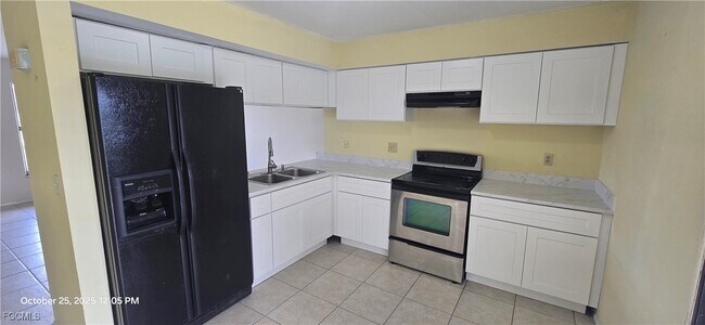 Building Photo - 1302 NE 9th St