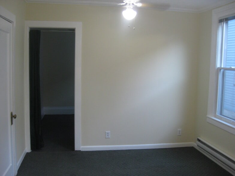 Building Photo - 17 S Goodman St