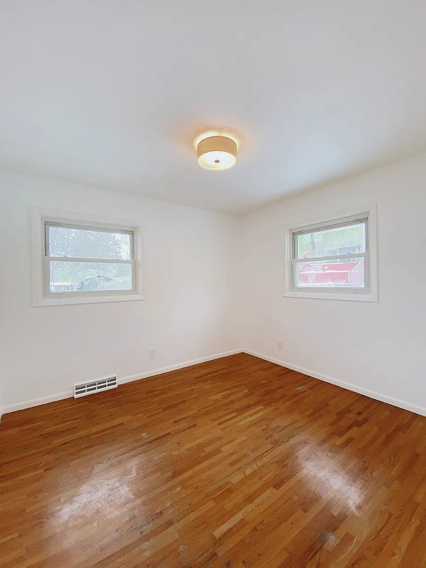Building Photo - 3044 Buchanan St NE