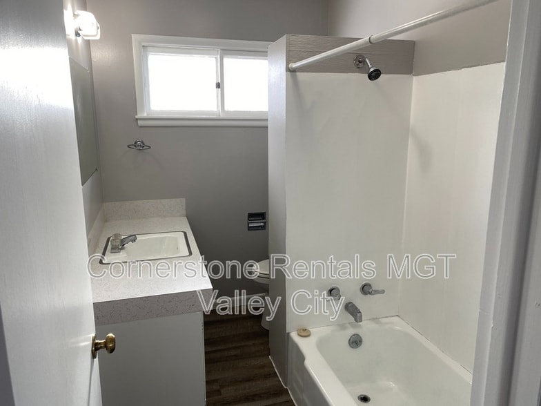 Primary Photo - 815 4th St SW