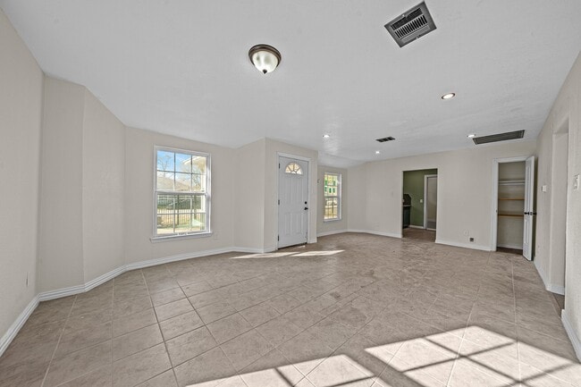 Building Photo - 6911 Sherwood Dr