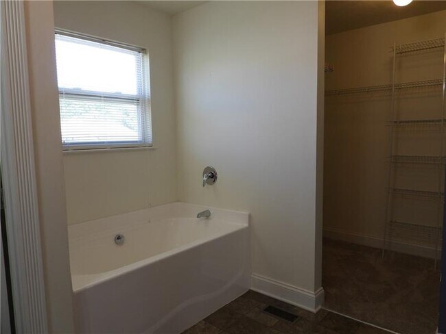 Building Photo - 1345 Sandstone Dr