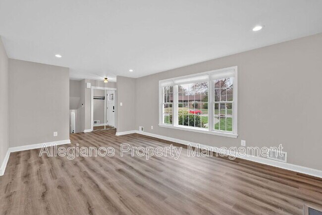 Building Photo - 2215 Lida Ct