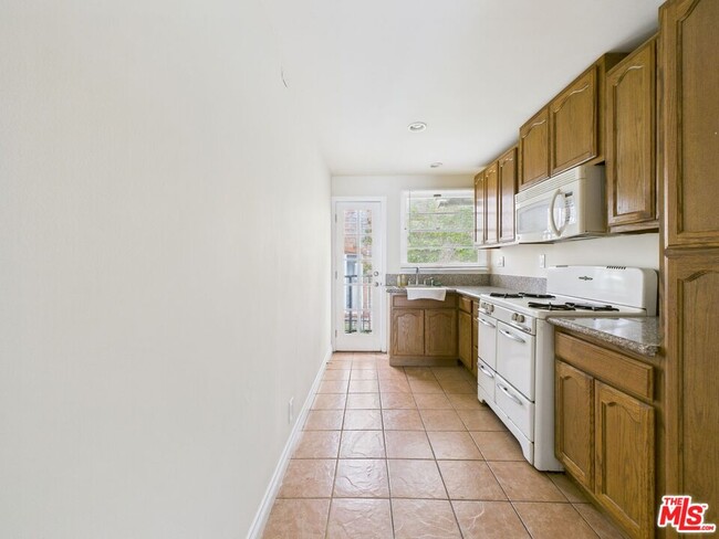 Building Photo - 1964 N Gower St