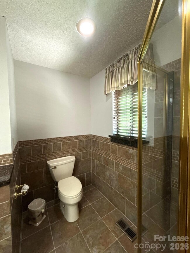 Building Photo - 13930 Idlewild Rd