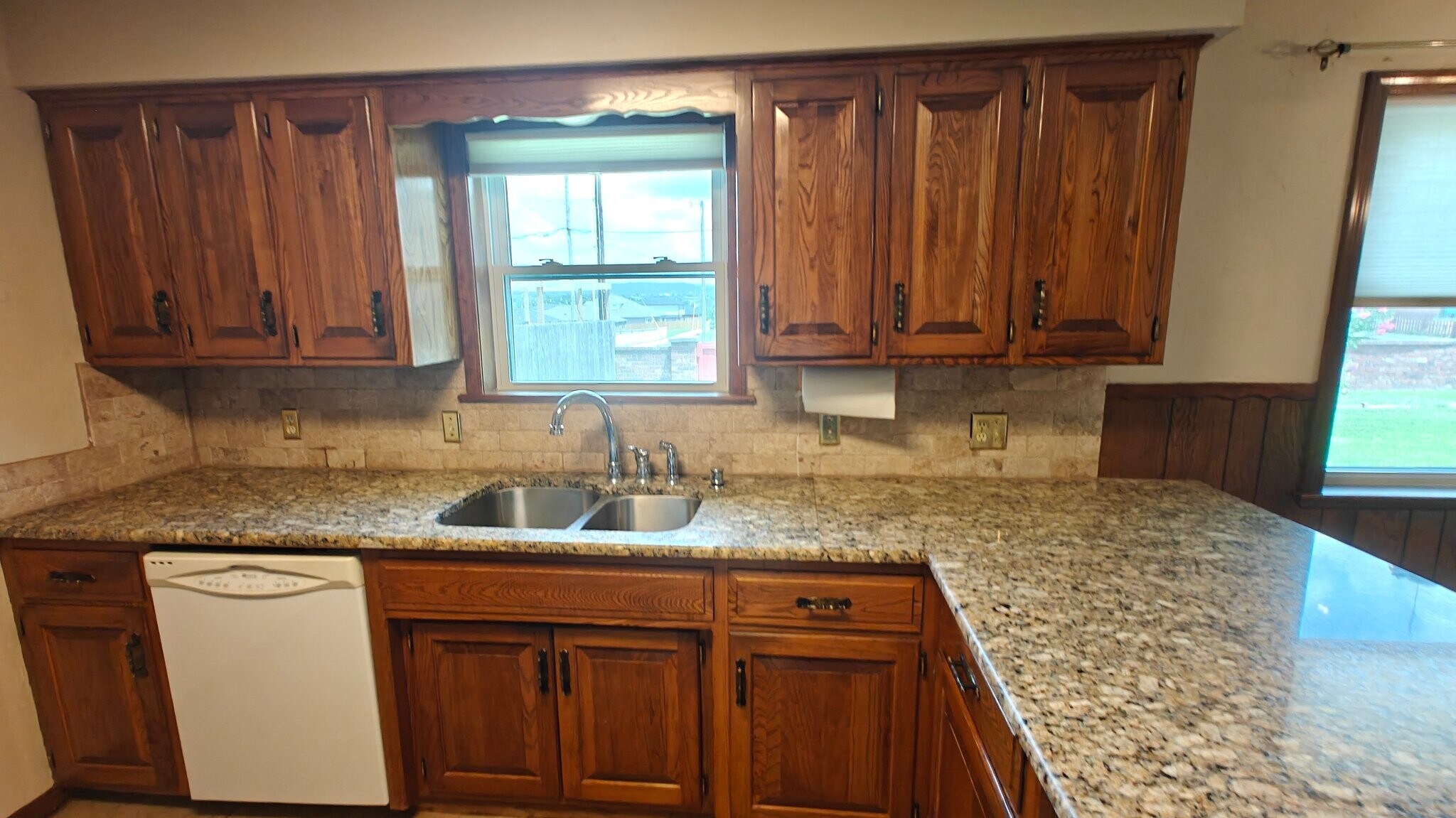Building Photo - 1738 Ridgeview Dr