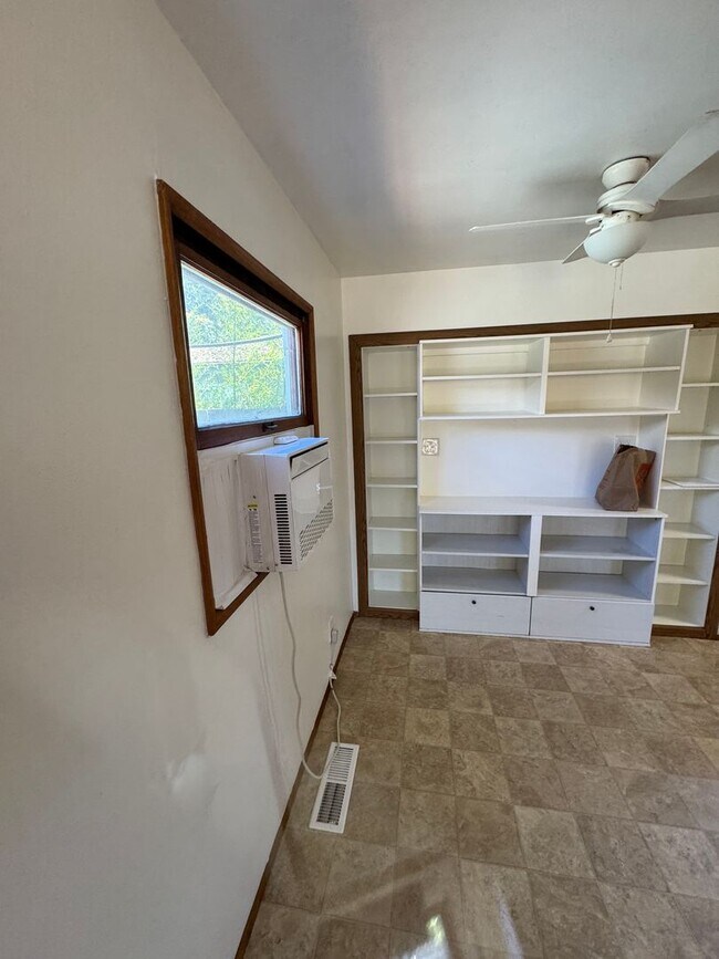 Building Photo - Freshly Updated 3 Bedroom 1 bath Home with Garage, Fenced Yard & Pet Friendly!