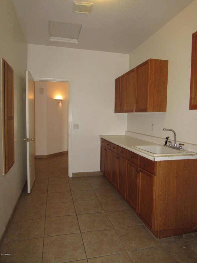 Building Photo - 1042 E Canyon Way