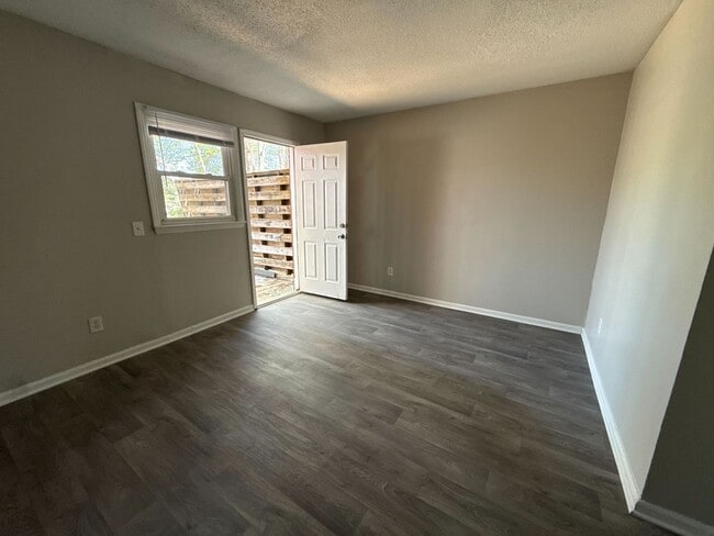 Building Photo - 731 Old Liberty Rd