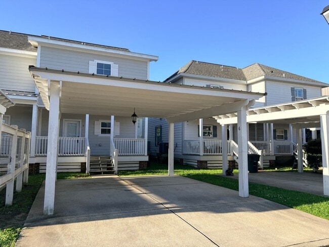 Building Photo - 1220 Pithon St