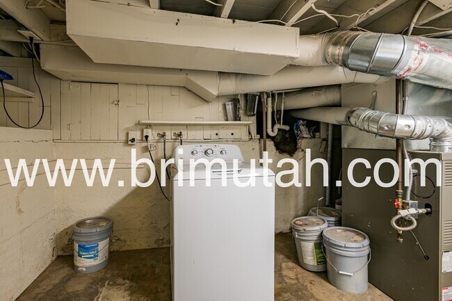 Building Photo - 1102 S 800 E