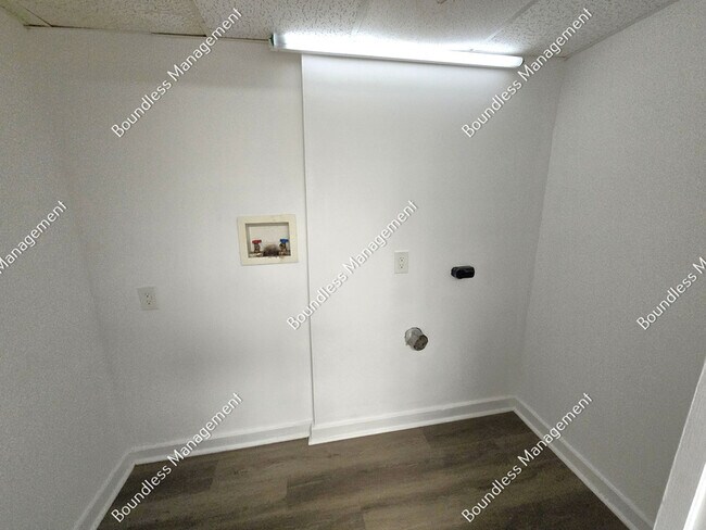 Building Photo - 5183 Suggs St