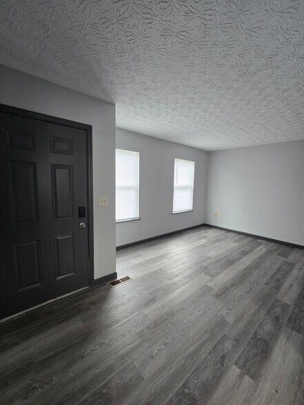 Building Photo - 6048 Trowbridge Way