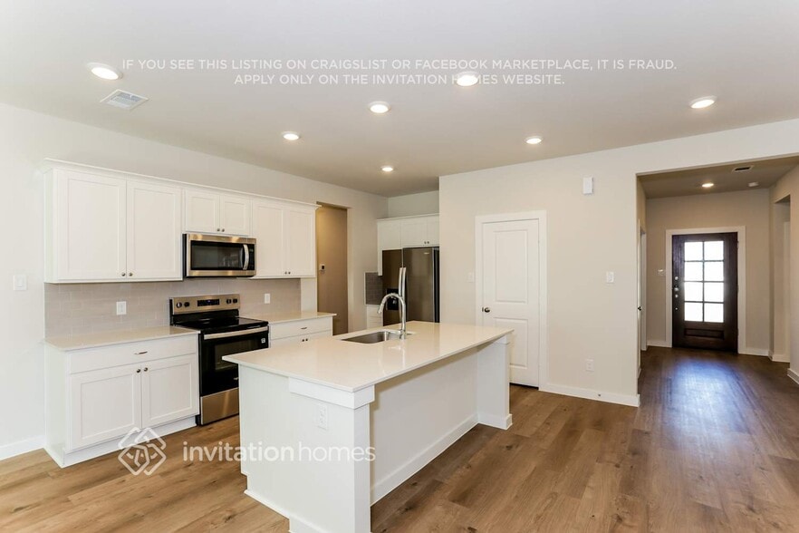 Building Photo - 419 Amberville Dr
