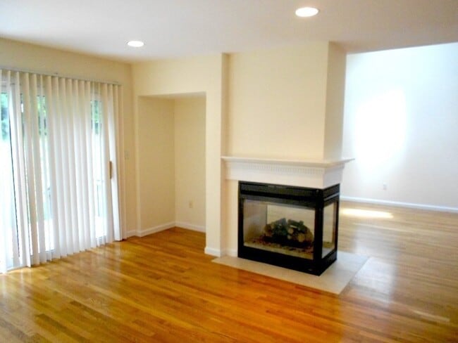 Building Photo - 141 Lordvale Blvd