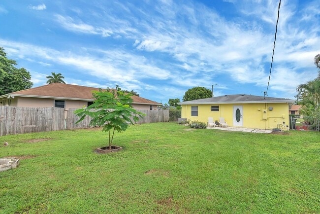 Building Photo - 4882 Jefferson Rd