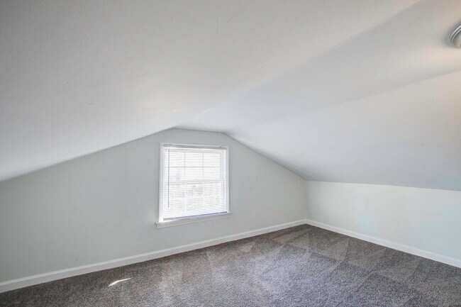 Building Photo - 605 Michigan Ct