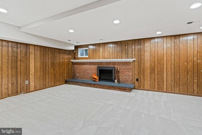 Building Photo - 6632 Green Ash Dr