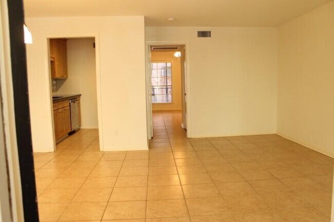 Building Photo - 415 Hawthorne St