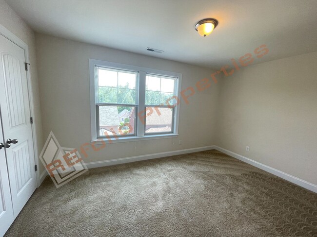 Building Photo - Charming 3 Story 3 Bedroom 3.5 Bath 1 Car-...