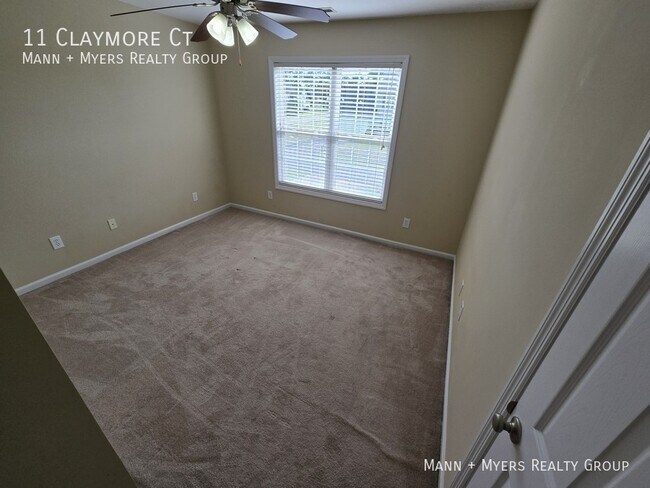 Building Photo - 11 Claymore Ct