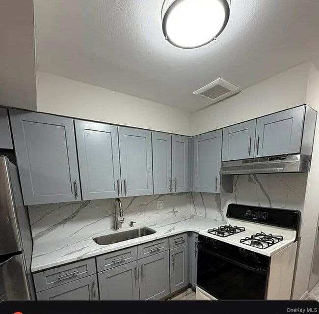 Building Photo - 78-07 24th Ave