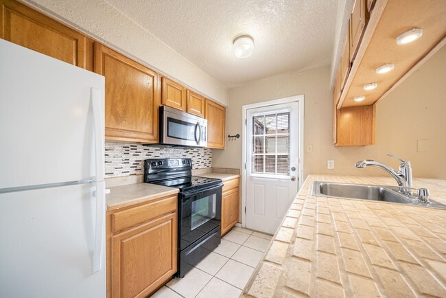 Building Photo - 6427 Wurzbach Rd