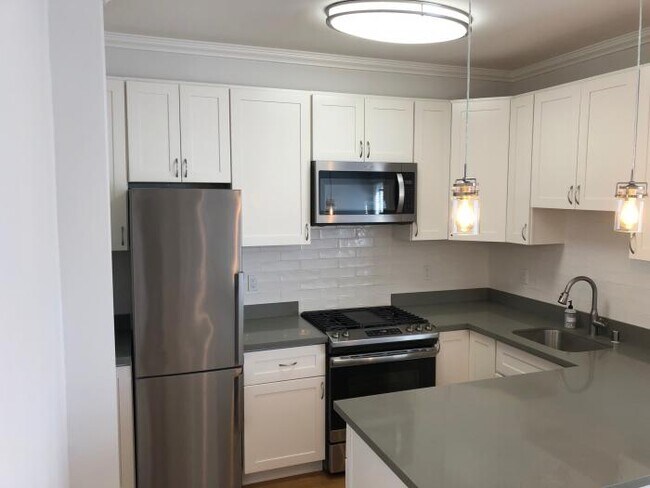 Building Photo - 1 bedroom in Oakland CA 94610