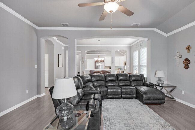 Building Photo - 3/2 in MIDWAY ISD!!