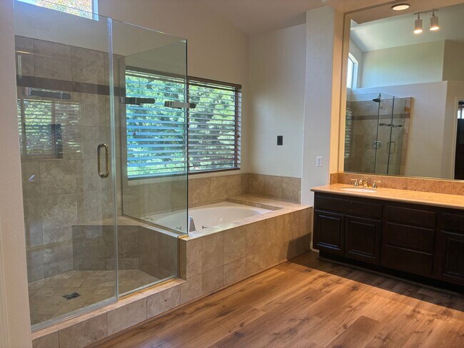 Building Photo - 585 Mindenvale Ct