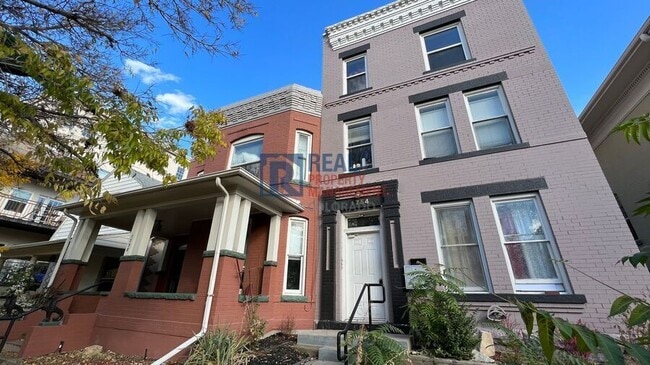 Primary Photo - 1754 N Washington St