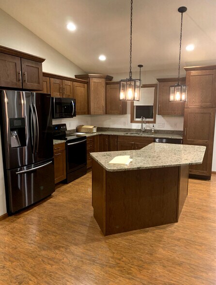 Building Photo - 301 Grovebrook Ct