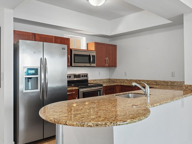 Building Photo - "Chic 1-Bedroom Retreat in the Heart of Miami - 782 Sq Ft of Comfort!"