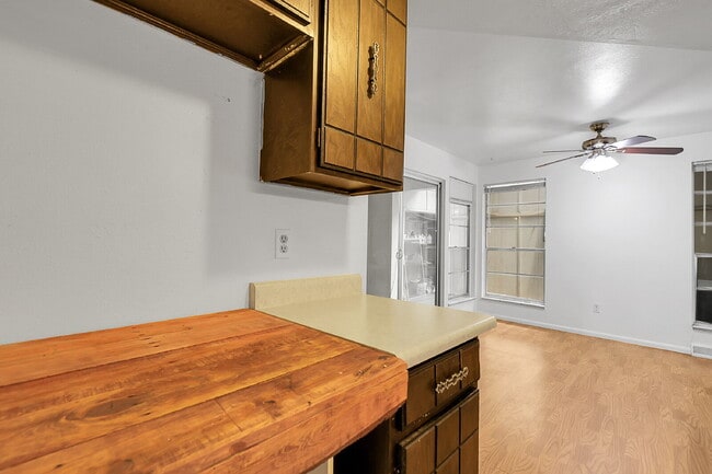 Building Photo - $1,995.00, 3 bed, 1.5 bath, located in Aur...