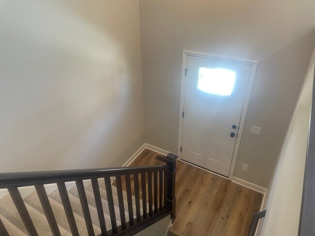 Building Photo - 873 Roselyn Dr