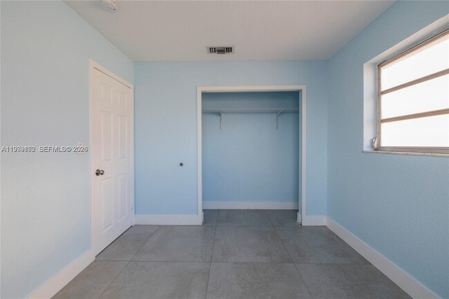 Building Photo - 1250 SW 4th St