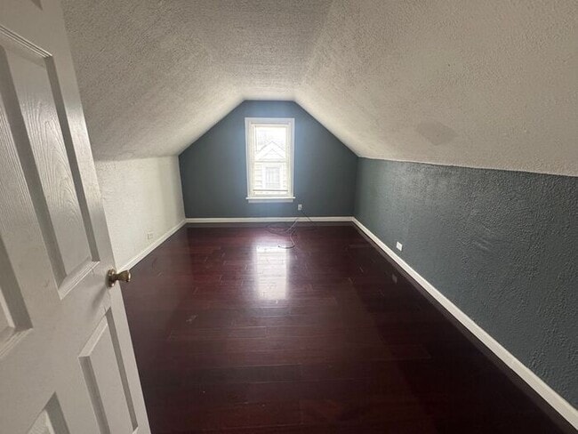 Building Photo - Charming 4bed/2Bath