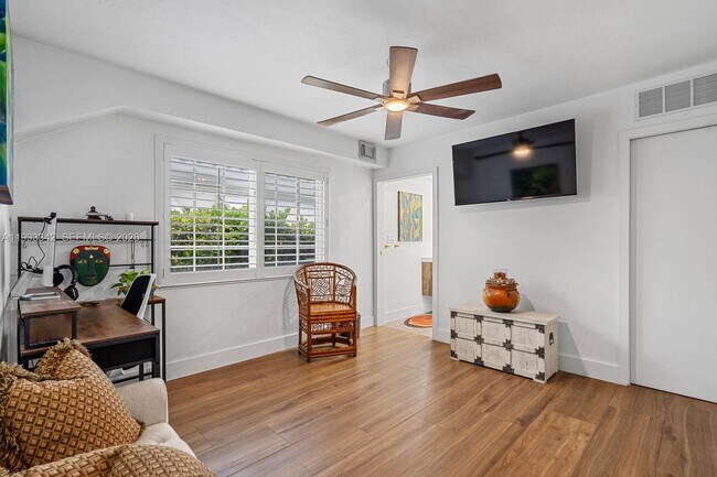 Building Photo - 9517 Bay Dr