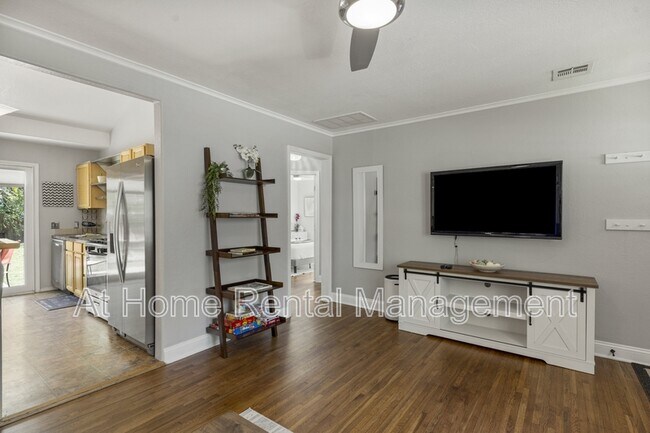 Building Photo - 4911 S Cincinnati Ave